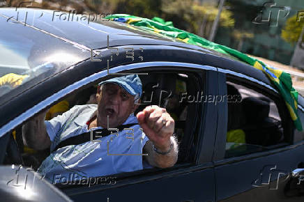 Seguidores de Bolsonaro hacen una caravana en Brasilia contra el juicio por golpismo