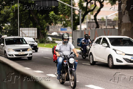 Uso de motos cresce entre mulheres em SP, aponta pesquisa do Metrô